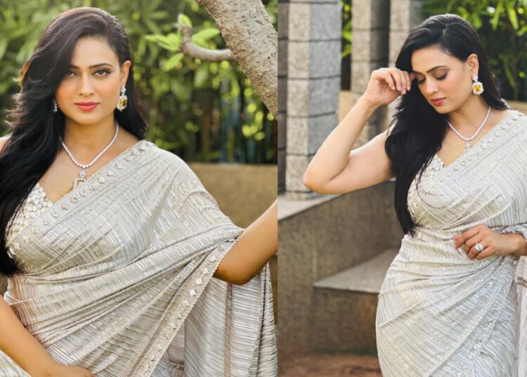 Shweta Tiwari: एक्ट्रेस ने साड़ी में दी कातिलाना अदाएं, फोटोज देखकर फैंस थाम लेंगे दिल