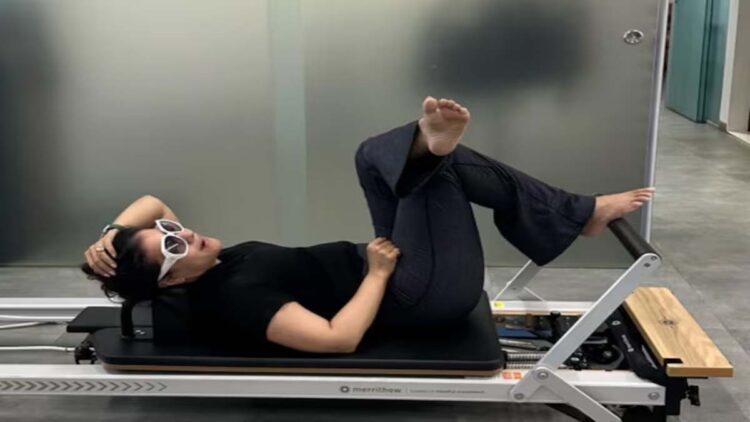 Kajol ने Social Media पर वर्कआउट की तस्वीर शेयर की, कैप्शन में लिखा, यहां एक तस्वीर है…