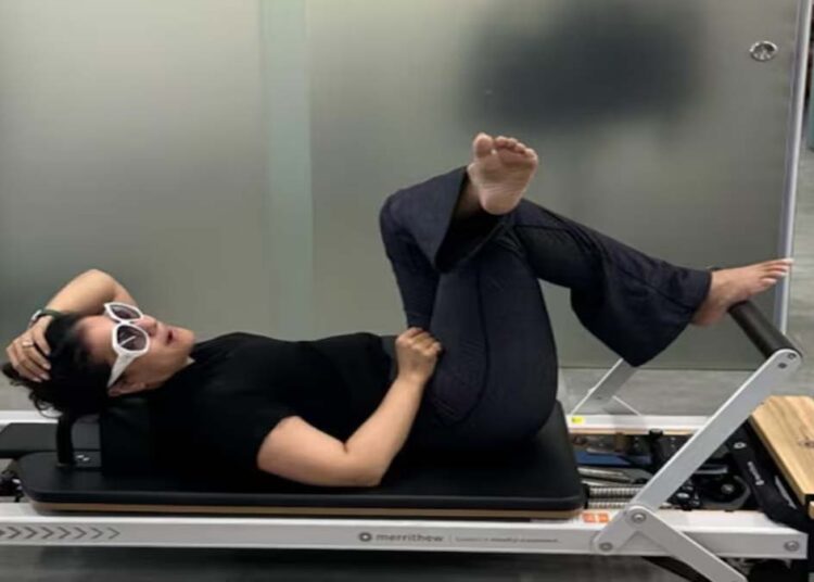 Kajol ने Social Media पर वर्कआउट की तस्वीर शेयर की, कैप्शन में लिखा, यहां एक तस्वीर है…