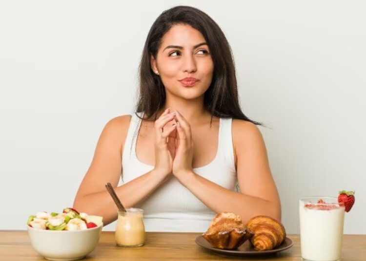 आप भी खाते हैं बासी खाना, हो जाएं सावधान, ब्लड पॉइजनिंग के बन सकते हैं शिकार