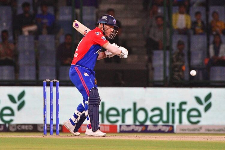 अपनी बेटी को अभी से क्रिकेट सिखा रहे हैं डेविड वार्नर, वीडियो हुआ वायरल 1 अपनी बेटी को अभी से क्रिकेट सिखा रहे हैं डेविड वार्नर, वीडियो हुआ वायरल