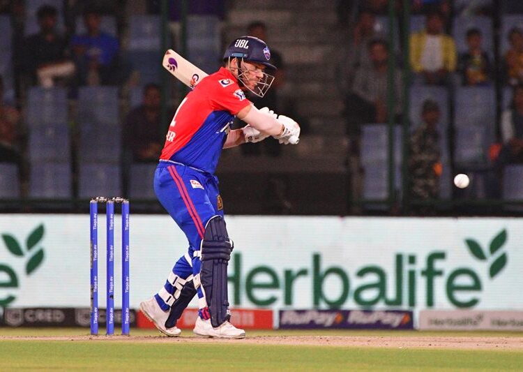 अपनी बेटी को अभी से क्रिकेट सिखा रहे हैं डेविड वार्नर, वीडियो हुआ वायरल