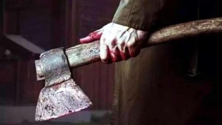 जिस हाथ से फोन पकड़ बात कर रही थी पत्नी, उसे काट कर ले भागा पति