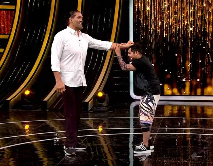 सिद्धार्थ सागर को महंगा पड़ा ग्रेट खली का मजाक उड़ाना, रेसलर के एक ही पंच से हुए बेहोश! 1 सिद्धार्थ सागर को महंगा पड़ा ग्रेट खली का मजाक उड़ाना, रेसलर के एक ही पंच से हुए बेहोश!