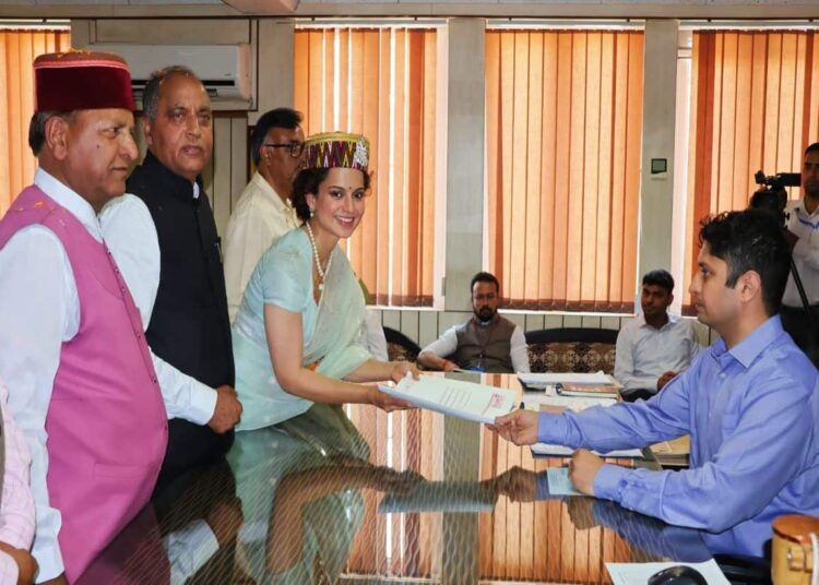 Lok Sabha Election 2024: हिमाचल के मंडी से BJP उम्मीदवार कंगना रनौत ने दाखिल किया नामांकन,