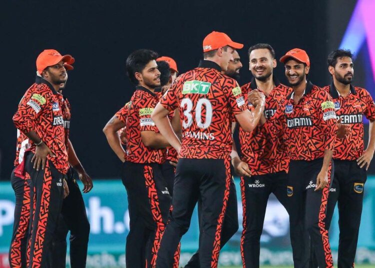 IPL2024 : सनराइजर्स की नजरें प्लेआफ में जगह बनाने पर, प्रतिष्ठा के लिए खेलेगा गुजरात
