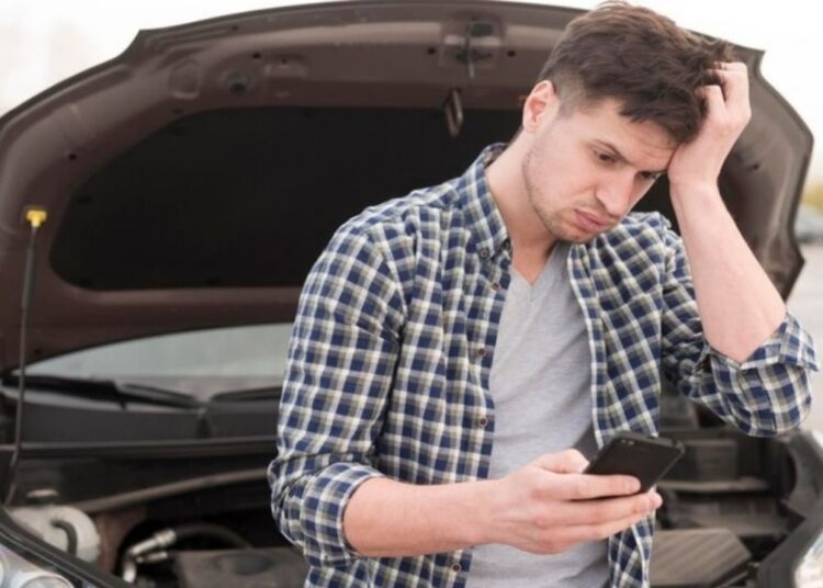 Car Warning Lights: खराब होने से पहले कार देती है ये इशारे, समझ लें नहीं तो पकड़ लेंगे सिर