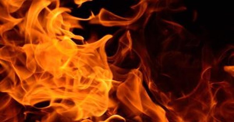 गाजियाबाद की जूता फैक्ट्री में लगी भीषण आग, लाखों का माल जलकर हुआ राख