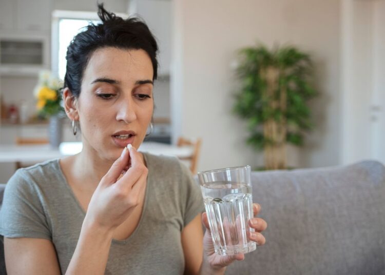 Vitamin D and bones : क्या विटामिन डी की दवा लेने से वाकई हड्डियां होती हैं मजबूत,