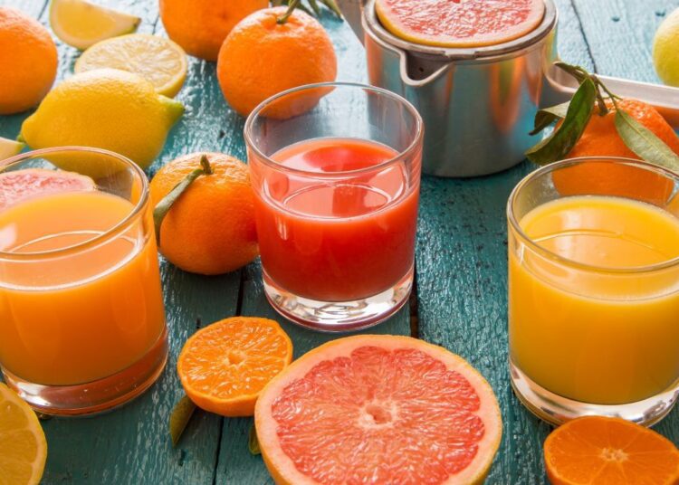 डिब्बाबंद जूस को आईसीएमआर ने कहा चीनी का घोल, क्या फलों का जूस है ज्यादा फायदेमंद?