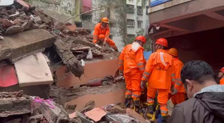 नवी मुंबई: तीन मंजिला इमारत ढही…