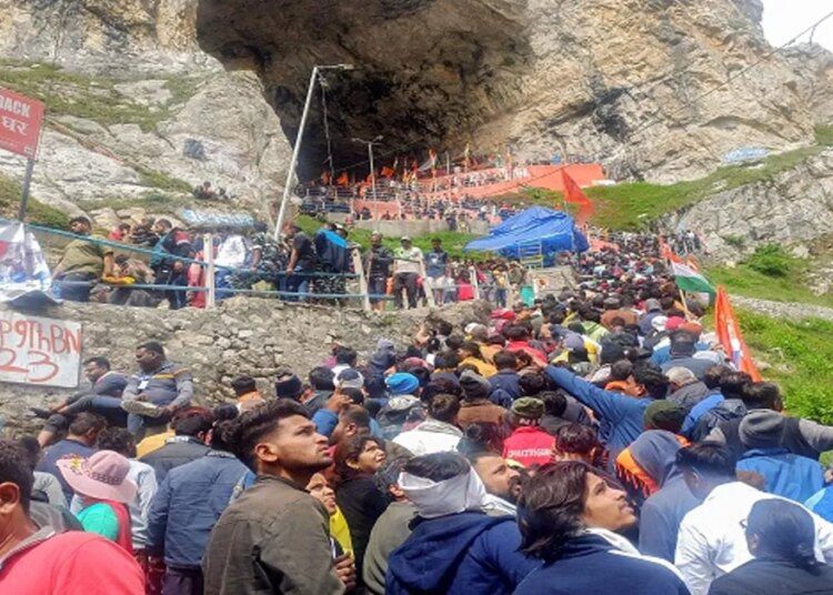 अमरनाथ यात्रा: 12वें दिन 19 हजार से ज्यादा श्रद्धालुओं ने किए बाबा बर्फानी के दर्शन