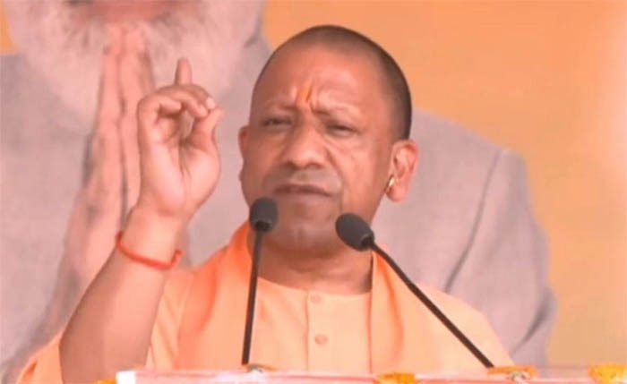 सीएम योगी की बड़ी कार्रवाई, आईएएस देवी शरण उपाध्याय को किया निलंबित