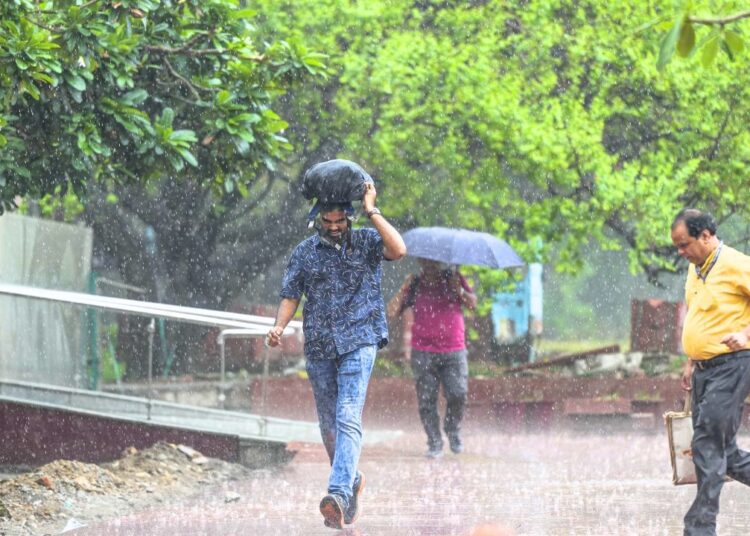 दिल्ली में उमस से कब मिलेगी राहत?