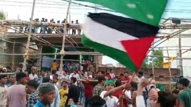 फिलिस्तीन का झंडा लहराने का सिलसिला जारी, अब और हो गया बड़ा कांड; FIR दर्ज 1 cliQ India Hindi