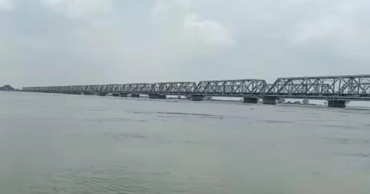 बहराइच: घाघरा नदी में छोड़ा गया ढाई लाख क्यूसेक पानी