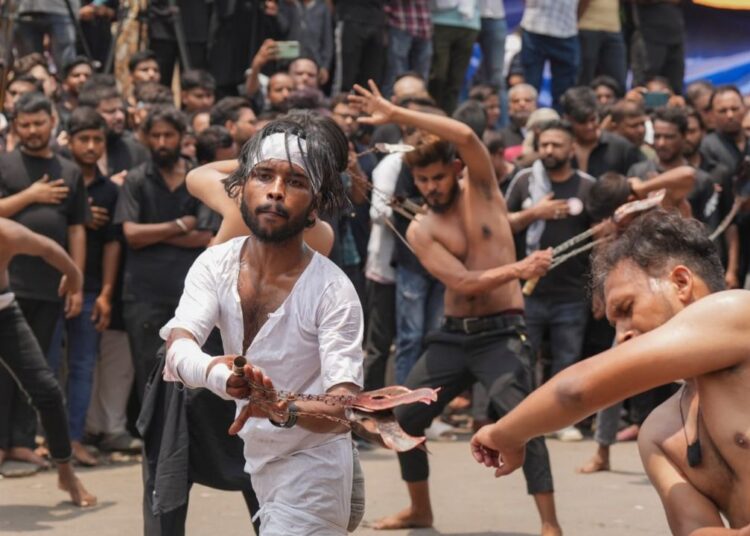 कहानी करबला के जंग की… पैगंबर के नवासे के सामने चीर दिया था बेटे का प्यास से सूखा गला,