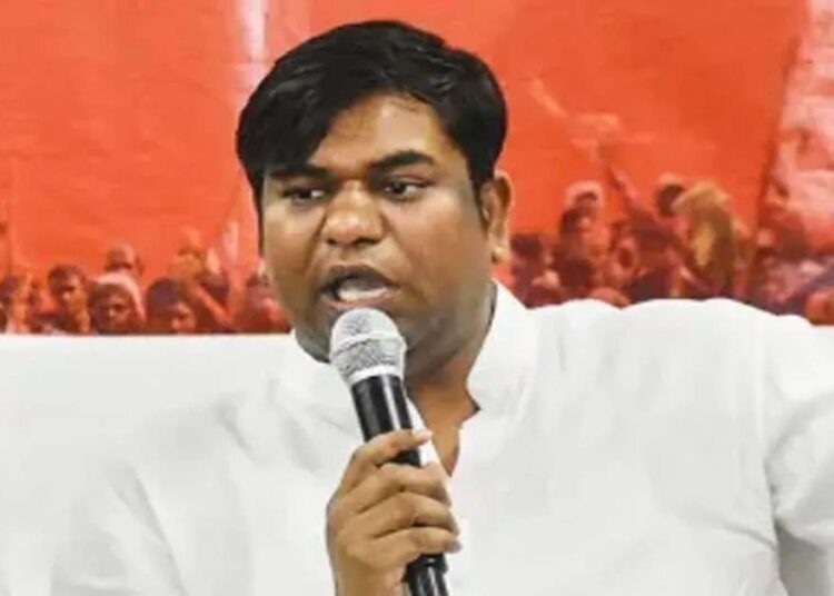 बिहार में मचा सियासी घमासान, VIP प्रमुख मुकेश सहनी के पिता की धारदार हथियार से हुई हत्या