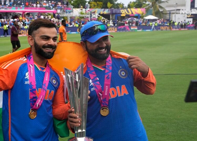 टी20 वर्ल्ड कप जिताया और अब रोहित शर्मा को लोग कोस रहे हैं,