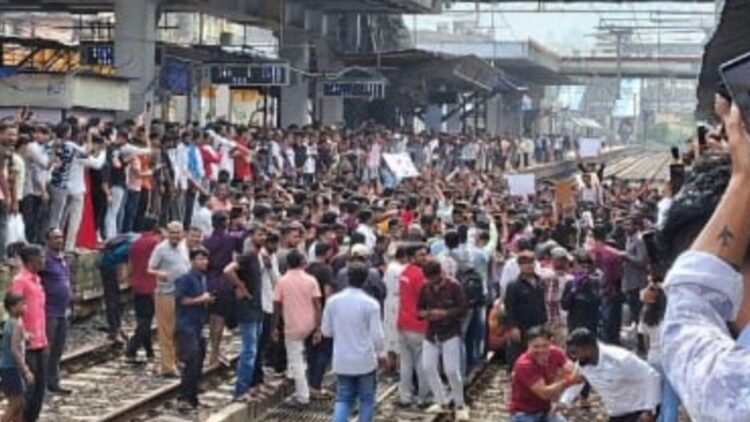 ठाणे के बदलापुर में भारी बवाल… इंग्लिश मीडियम स्कूल में सफाई कर्मी ने 2 बच्चियों के साथ की थी हरकत,