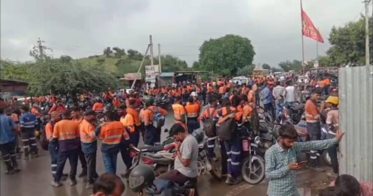 जिंक खदान हादसे में 100 फीट नीचे गिरी ड्रिलिंग मशीन, 2 मजदूरों की मौत