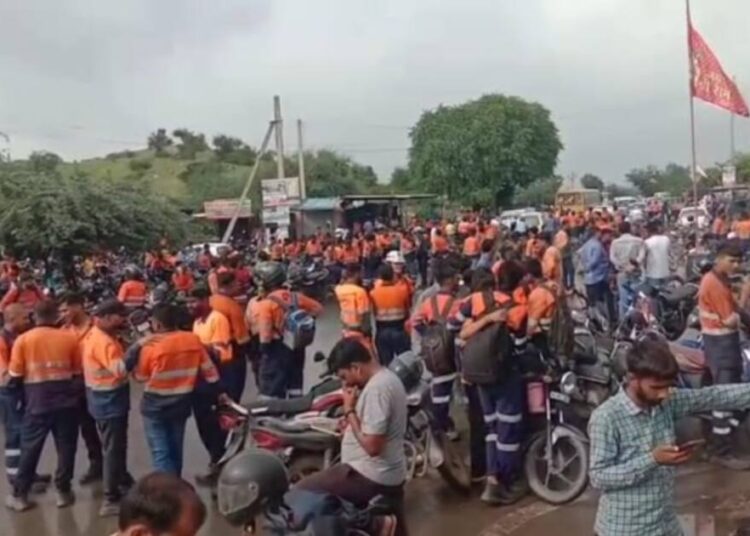 जिंक खदान हादसे में 100 फीट नीचे गिरी ड्रिलिंग मशीन, 2 मजदूरों की मौत