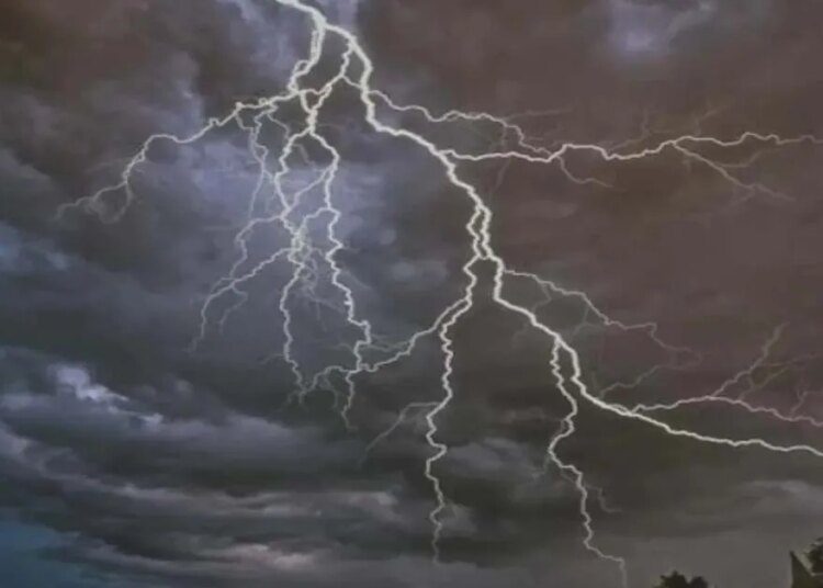 बिहार में वज्रपात से 5 लोगों की मौत, CM नीतीश ने अनुग्रह राशि देने का किया ऐलान