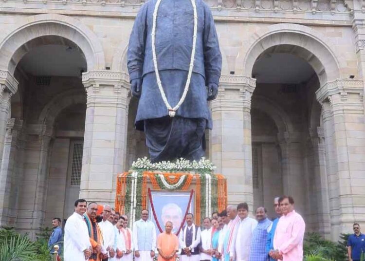 अटल जी ने रखी थी आधुनिक भारत की नींव: सीएम योगी