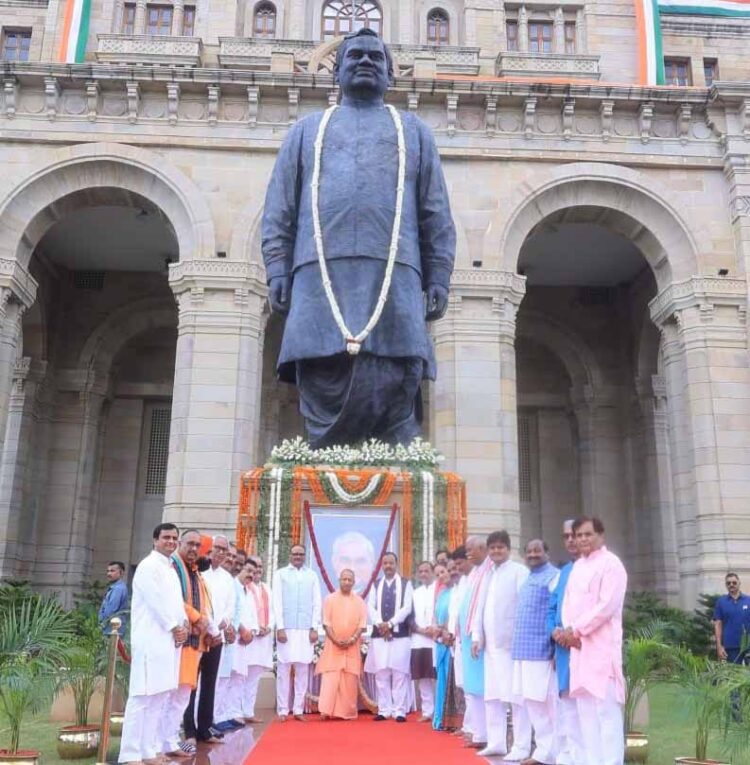 अटल जी ने रखी थी आधुनिक भारत की नींव: सीएम योगी
