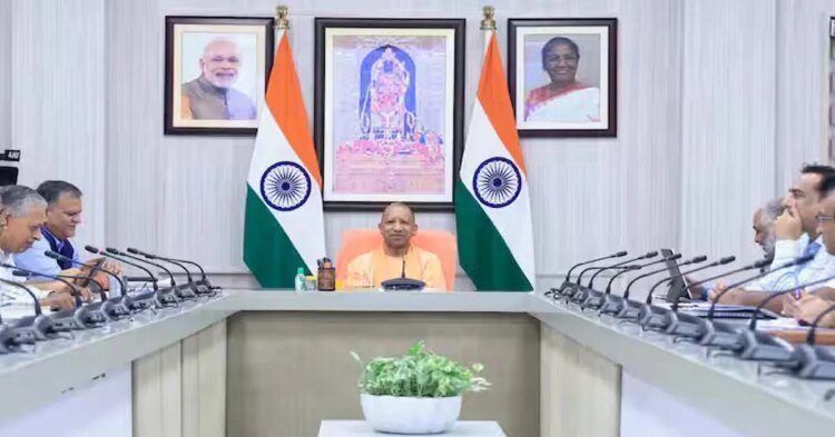 पासपोर्ट कार्यालय की तर्ज पर RTO ऑफिस में भी दें सुविधाएं : मुख्यमंत्री योगी