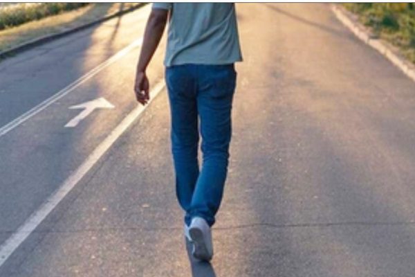 क्या पीछे की ओर चलना आगे की ओर चलने से बेहतर है?