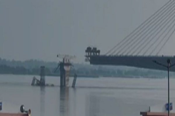 बिहार में एक और पुल ध्वस्त, गंगा में समाया निर्माणाधीन अगुवानी पुल का स्ट्रक्चर