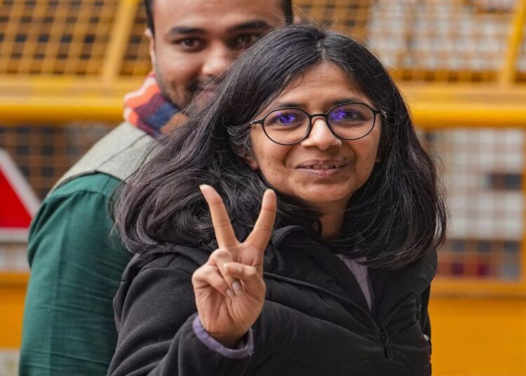 Swati Maliwal के आतिशी को लेकर बोलने पर आप को हुआ दर्द, मालीवाल से माँगा इस्तीफा