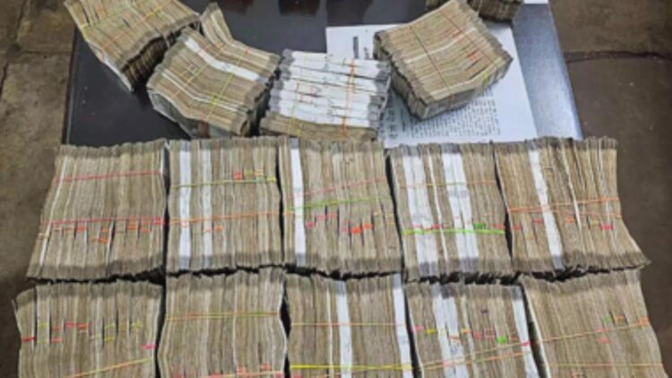 तीन वाहनों से 2.5 करोड़ रुपये से अधिक नकदी जब्त, पूछताछ के दौरान हुआ था शक