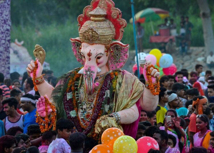 दिल्ली-NCR में फेस्टिव सीजन के दौरान कहां जाएं घूमने? जानिए कैसे रखें हेल्थ का ध्यान