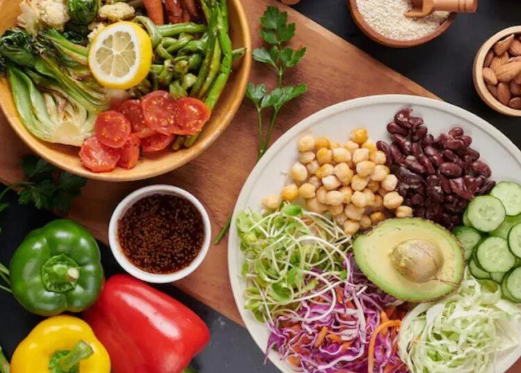 अपनाएं हेल्दी डाइट की आदतें, ये 5 प्लांट-बेस्ड फूड्स देंगी आपकी स्किन को निखार