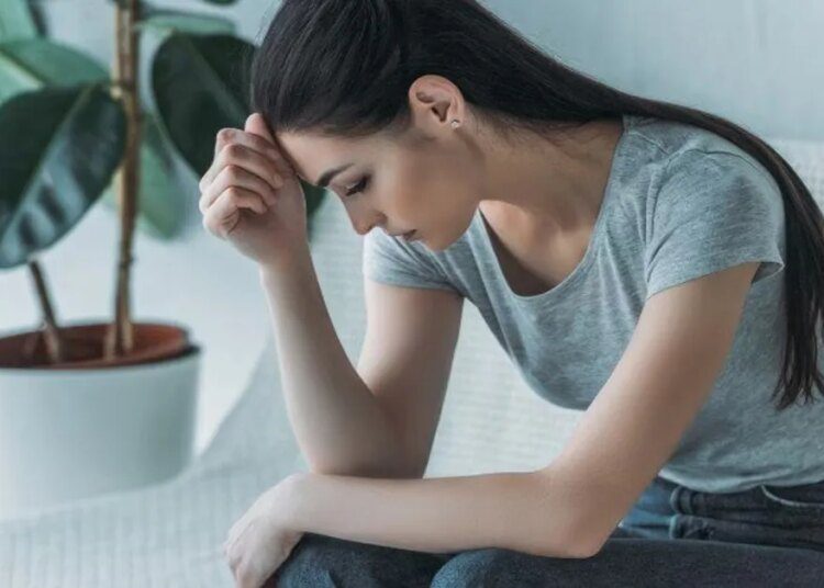 लिवर खराब होने की वजह बन सकता है Depression, यहां जानें कैसे