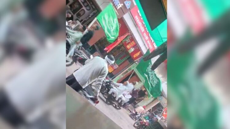 जौनपुर: बारावफात के जुलूस में ‘फिलिस्तीन जिंदाबाद’ के लगे नारे,