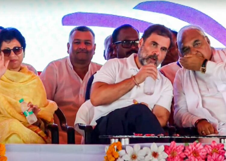 मंच पर साथ आकर भी हुड्डा के लिए नहीं बदले सैलजा के तेवर