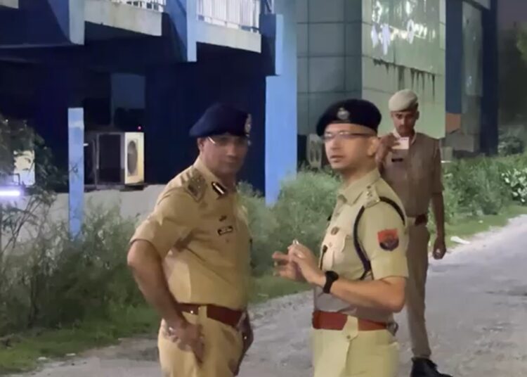 नोएडा के सेक्टर 137 मेट्रो स्टेशन के नीचे मोमोज खा रहे युवक की गोली मारकर हत्या, सामने आया ये विवाद