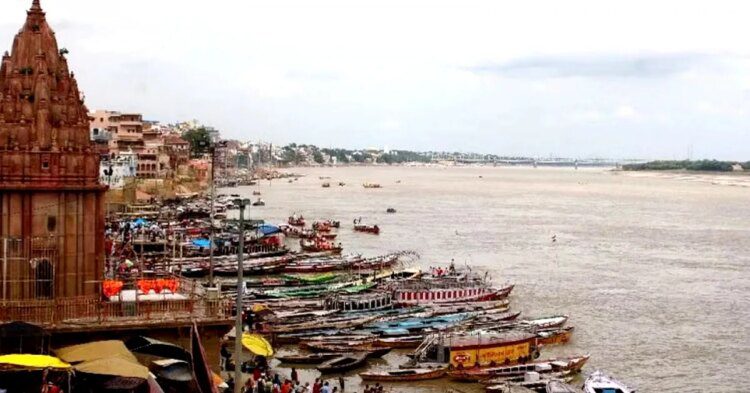 उत्तर प्रदेश में भारी बारिश, वाराणसी में गंगा नदी का बढ़ा जलस्तर