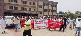 सर्व कर्मचारी संघ ने राजनैतिक दलों के उम्मीदवारों को ज्ञापन सौंपा