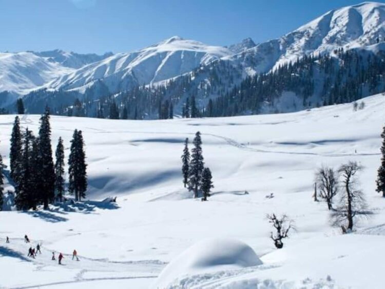 सर्दियों में घूमने के लिए फरफेक्ट हैं भारत की ये 5 जगह, हर टूरिस्ट की Wish list में है शामिल 1 सर्दियों में घूमने के लिए फरफेक्ट हैं भारत की ये 5 जगह, हर टूरिस्ट की Wish list में है शामिल