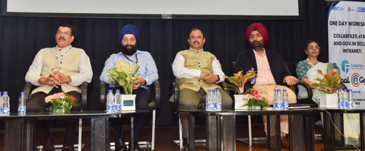 कुशल और पारदर्शी प्रणाली के माध्यम से प्रशासनिक सेवाओं को बेहतर बनाने में... 1 डिजिटल प्लेटफार्मों