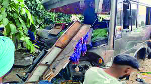 सड़क हादसे में तीन की मौत, सीएम ने जताया शोक