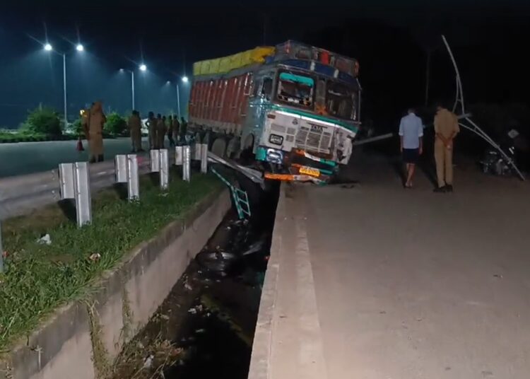 मिर्जापुर में दर्दनाक सड़क हादसा, ऐसी खौफनाक थी टक्कर,