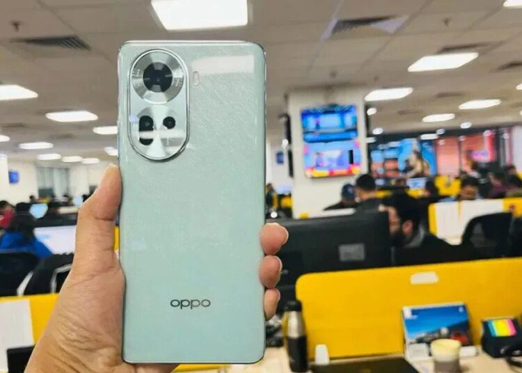 फिर नहीं मिलेगा ये मौका, अब सिर्फ 29,999 रुपये में खरीदें AI फोन