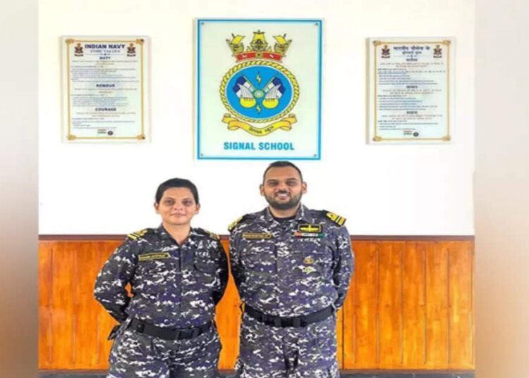 वाह! पहली बार सगे भाई-बहन संभाल रहे इंडियन नेवी के दो युद्धपोतों की कमान 1 वाह! पहली बार सगे भाई-बहन संभाल रहे इंडियन नेवी के दो युद्धपोतों की कमान