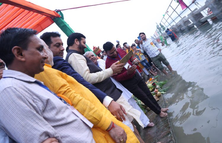 छठ महापर्व हमें प्रकृति से प्रेम,