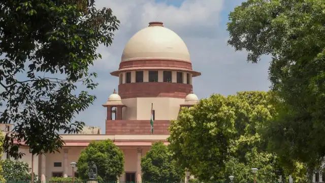 ‘कोई भी धर्म Pollution को बढ़ावा नहीं देता’, पटाखों पर प्रतिबंध को लेकर Supreme Court की कड़ी फटकार